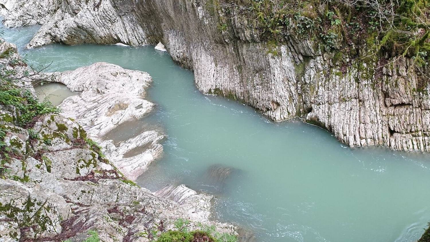 Навалишенское ущелье и Калиновое озеро