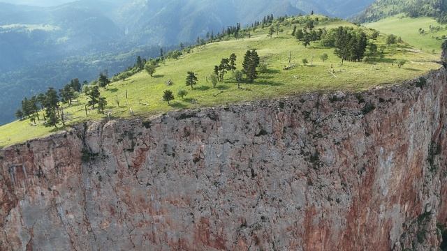 Скала Красная.