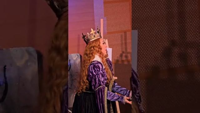 Людмила Градова и Игорь Чикишев..Сцена Королевы из оп.БЕЛОСНЕЖКА Э.КОЛМАНОВСКОГО.