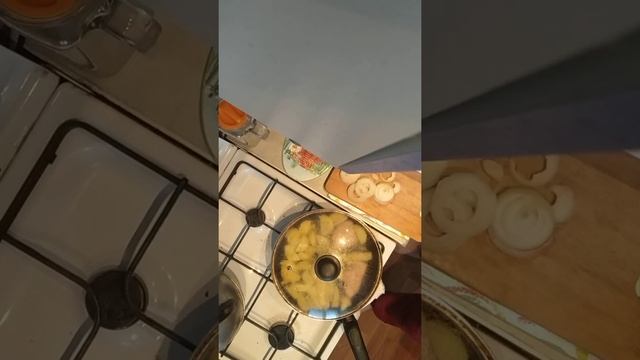 Кулинария Жареная картошка с филе индейки и яицом обед