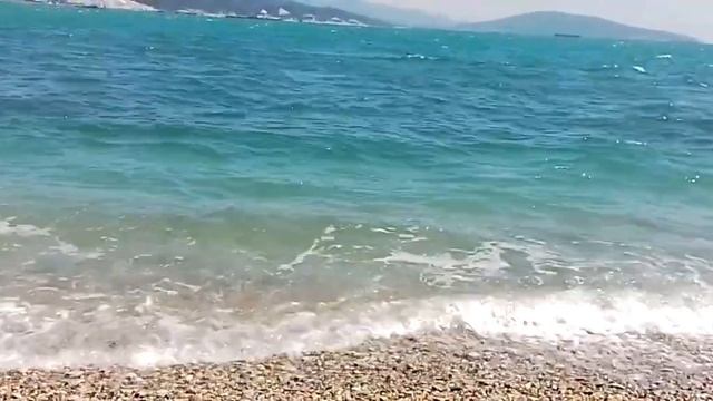 Шум моря и красивая музыка...