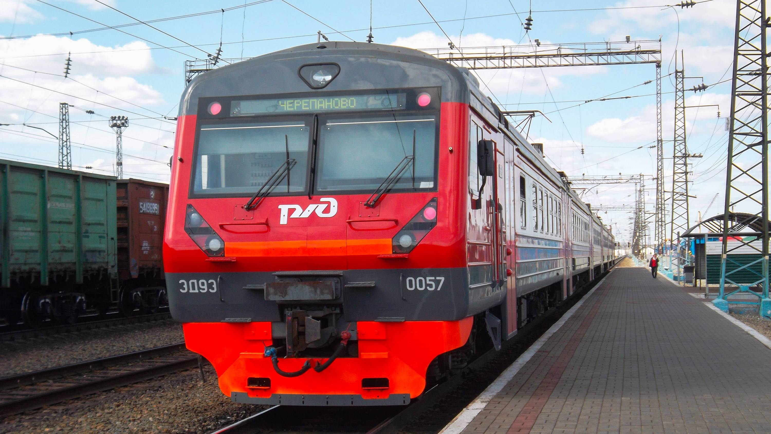 Электропоезд ЭД9Э-0057. Обзор салона.