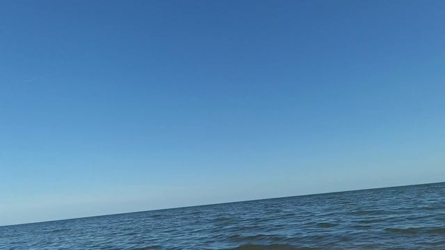 На солнечном майском берегу.
