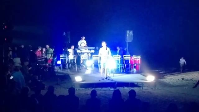 "Уяхан замба тивийн нар" - Алдар Дашиев.