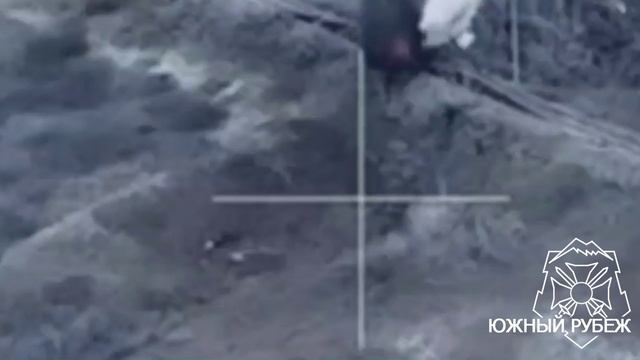 Военнослужащие 2 артиллерийской бригады метким выстрелом уничтожили  блиндаж противника, оборудо...