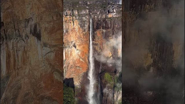 Водопад А́нхель — самый высокий водопад в мире, общая высота 979 метров