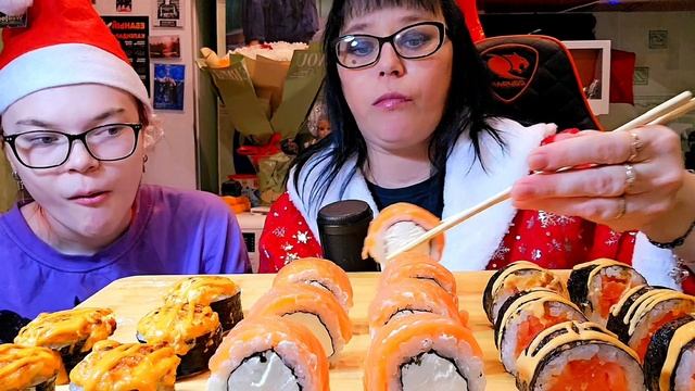 Мукбанг новогодний | Суши и роллы. Огромные и вкусные | Обжор Асмр