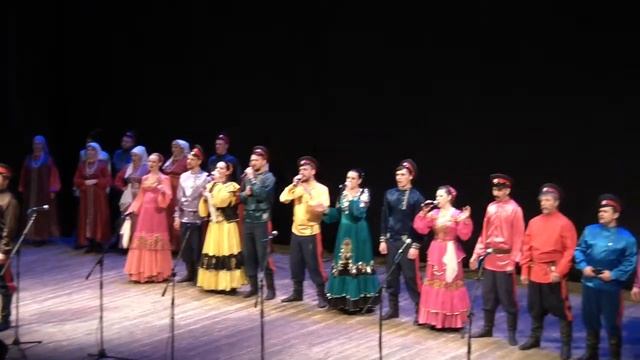 Лазоревый цветок, Казачья справа, Воля, Старина и Браты поют финальную песню на Казачьем круге 2018