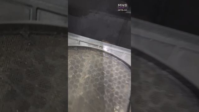 Зачем снимать сиденья и некоторые детали при химчистки салона?