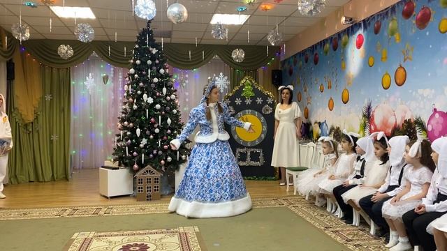 «Песня Снегурочки» автор Арина Чугайкина
#новыйгод #утренниквдетскомсаду #снегурочка