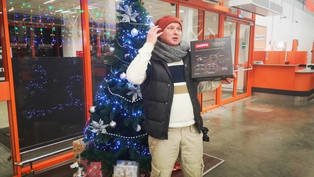 Саратов. Я Влад и Марина поздравляем Владимира Владимировича Путина с Новым 2025-м годом!