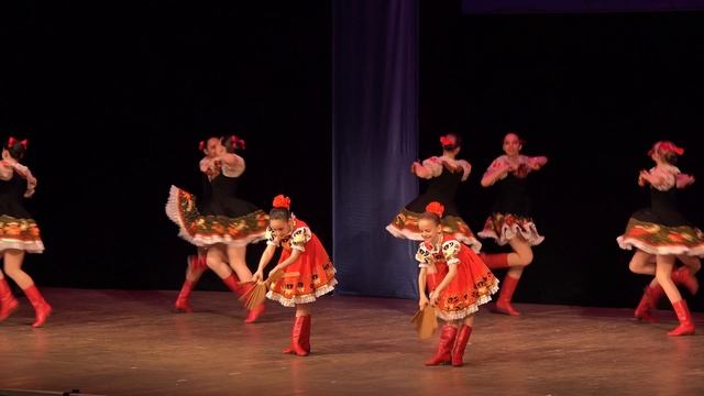 Золотая хохлома, Ансамбль "Школьные годы"#upskirt#русский#танец