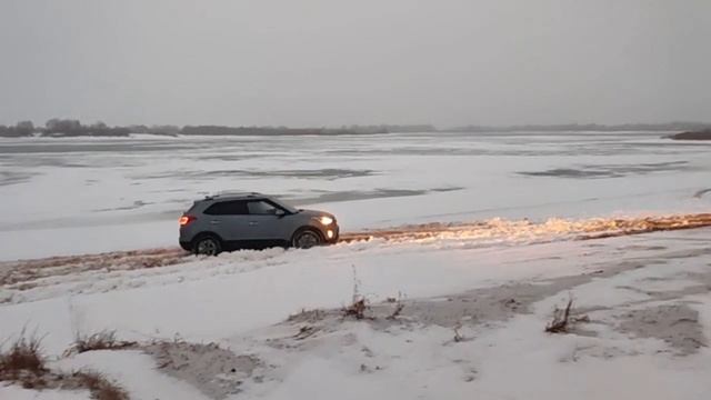 Крета по заснеженому песку