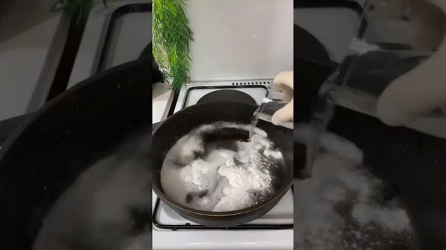 🍳 Очищаем поверхность сковороды