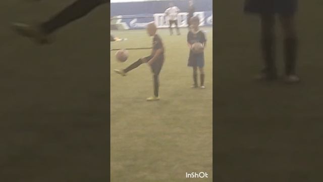 Чеканка правой ногой.
Тамбов. Манеж.
Алексей 9 лет.