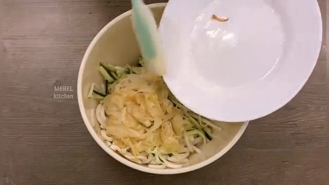 лучший салат с кальмаром.mp4