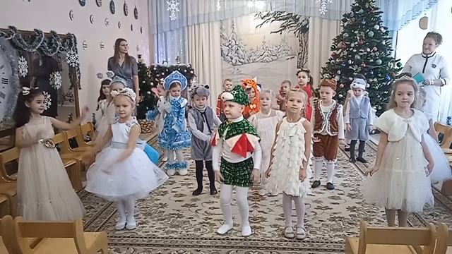 Фрагмент утренника группа "Радуга"