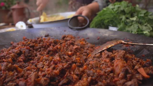 Kənd Həyatı.   The Village Lunch with Eggplant And Beef