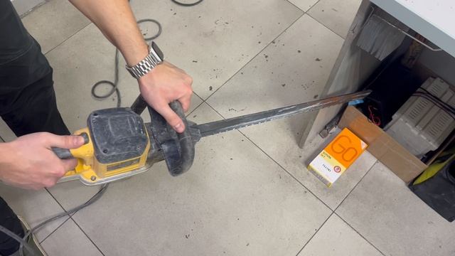 Пила Dewalt