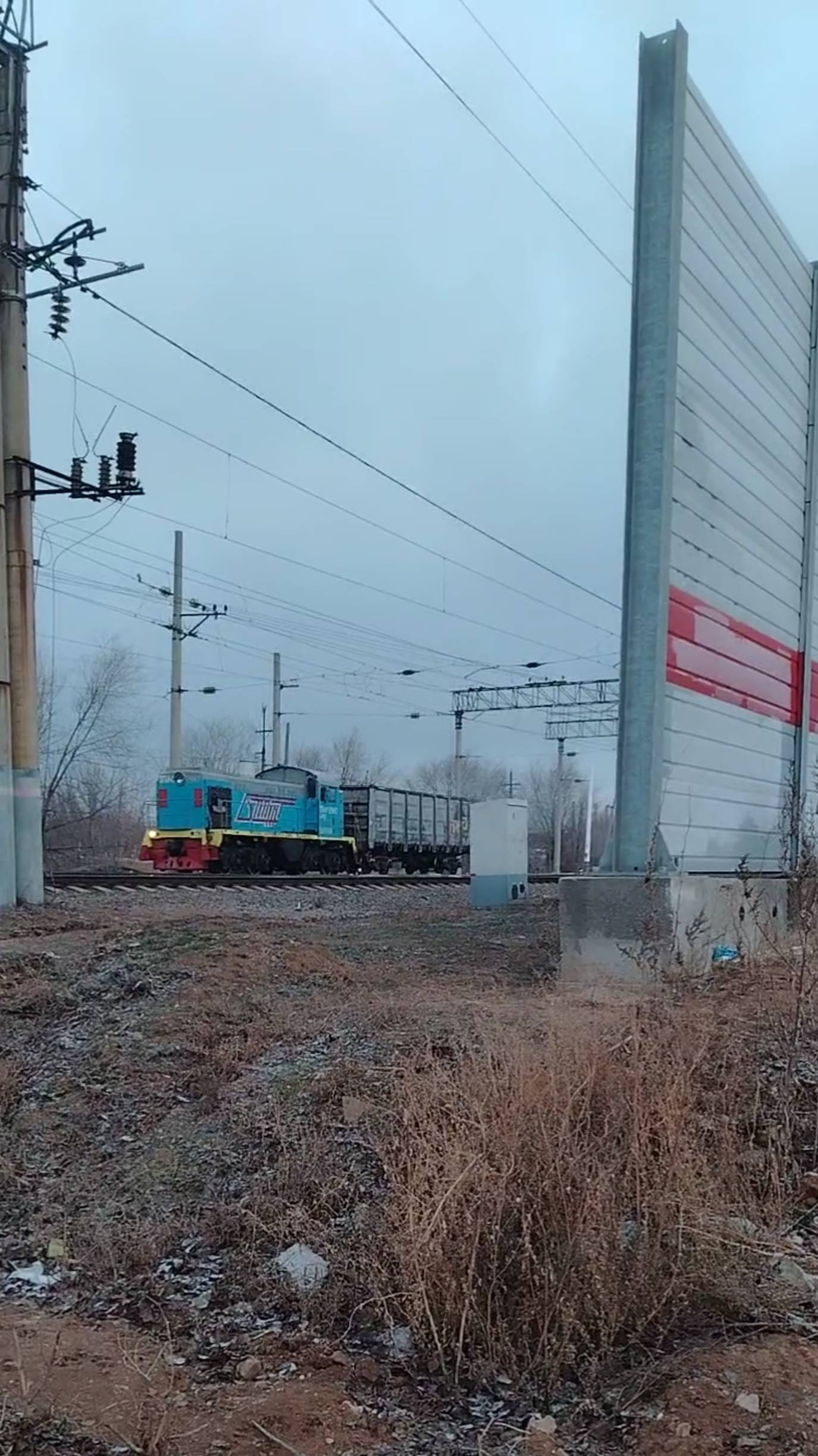 "МАЛЫШ"Тепловоз ТГМ4а-2947 с полувагоном следует по перегону Волжский-Мечётка