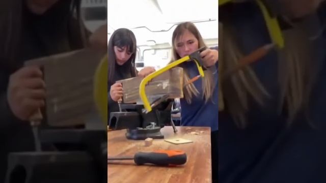 ДЕВУШКА НА УРОКЕ ТРУДА