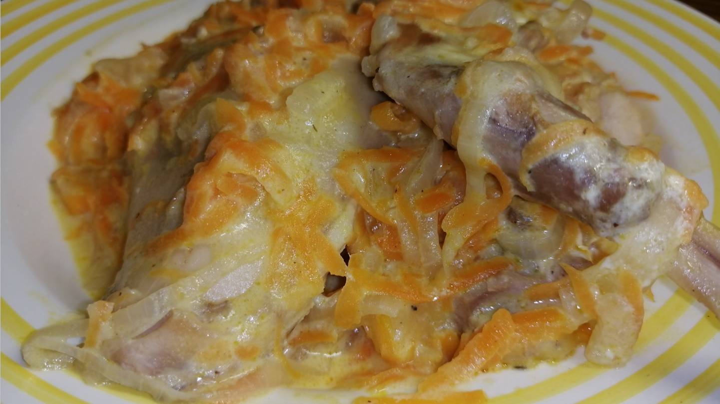 Кролик в сметанном соусе - Rabbit in sour cream sauce.