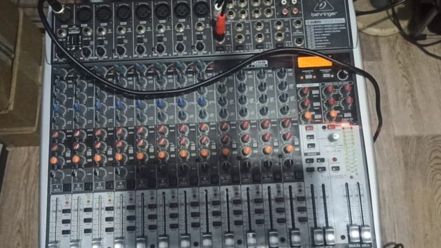 Мой микшер BEHRINGER XENYX QX2222USB .mp4
