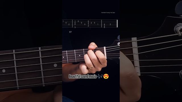 учимся играть на электрогитаре.