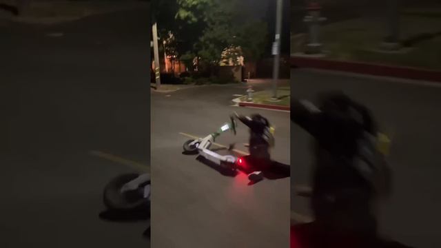 ДЕЛАЕМ ПОЕЗДКУ НА САМОКАТЕ ВЕСЕЛЕЕ