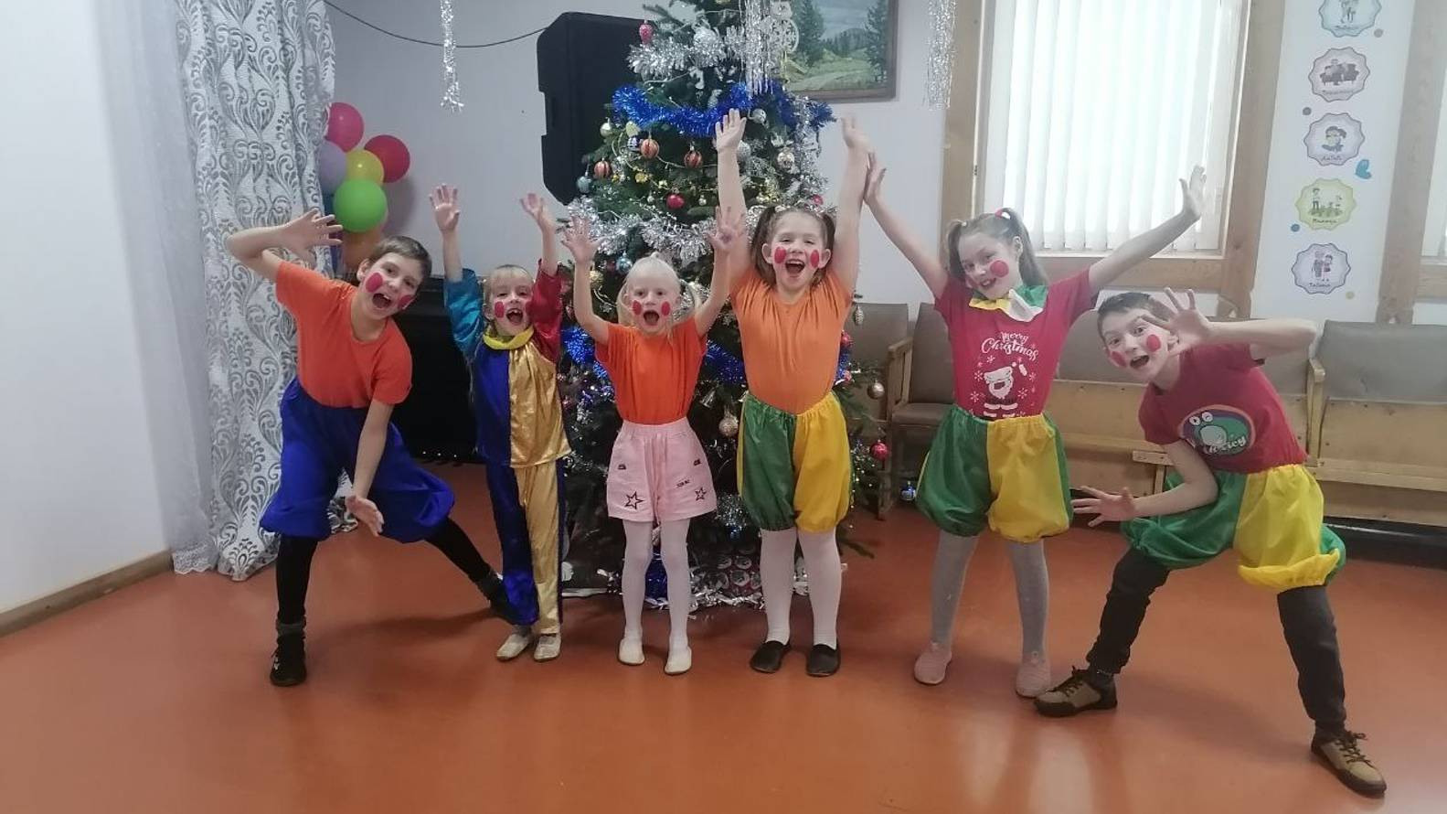 Новогоднее поздравление "EVERYBODY" от вокально-танцевального коллектива "Солнышки" ст Журавлёво.