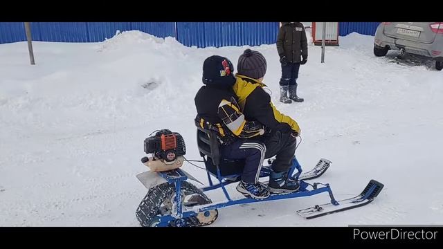 Детский снегоход своими руками из мотокосы.mp4
