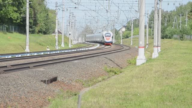 ЭВС2-1 с приветливым машинистом.