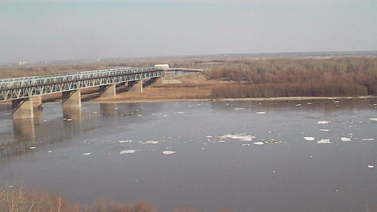 Ледоход на Оби-2017 и "Старый" мост в Барнауле.