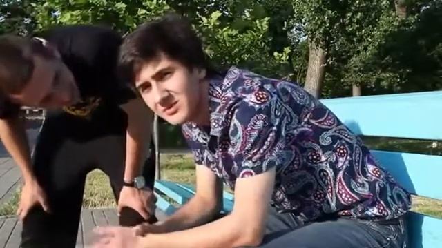 Дуэт 'Да'   случай на скамейке
