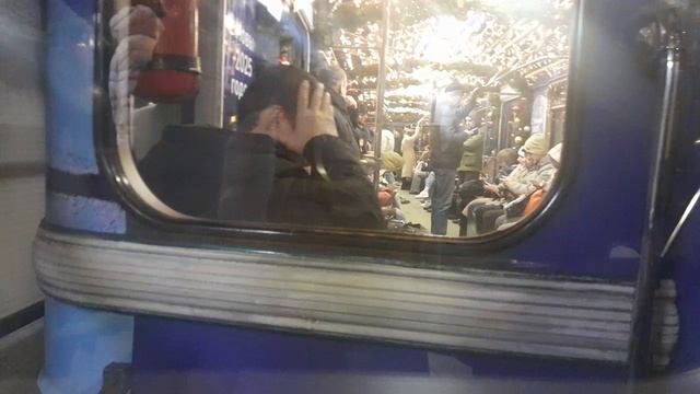 финал поездки на новогоднем номерном метро