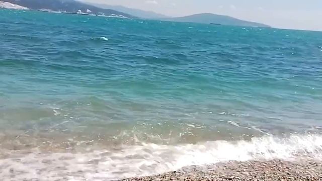 ШУМ моря и музыка... Осеннее - ещё чистейшее море...