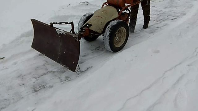 Чистка снега мотоблоком!