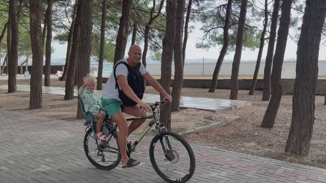 Катаемся на велосипедах по Геленджику
