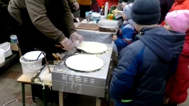 приготовление блинов на масленицу в с.Дивном