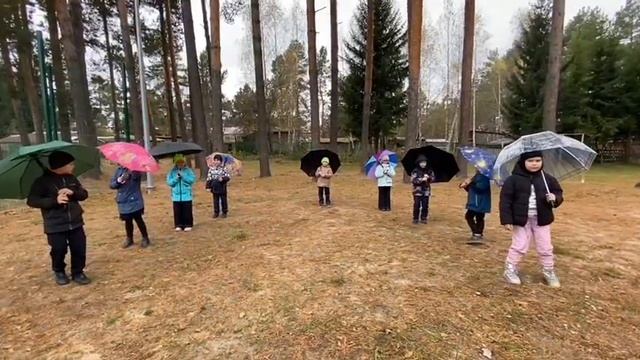 танец каких-то зонтиков (класс мой)
