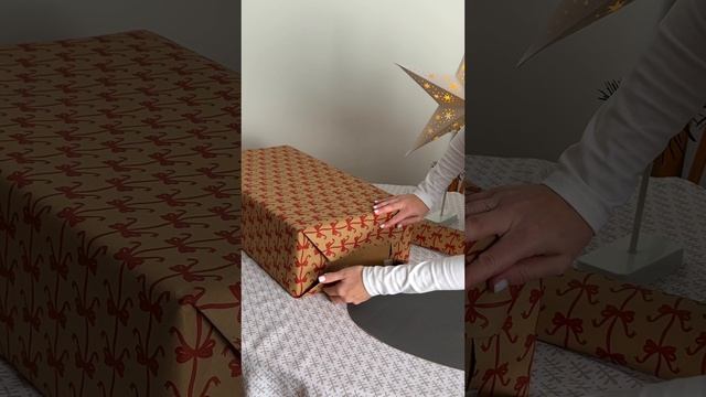 Упаковываю подарок на Новый Год 🎁🎄🎅