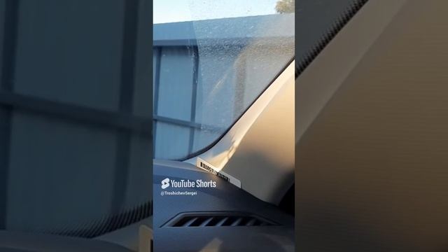 Устраняем скрип накладки передней стойки. Фольксваген Тигуан 2022.
