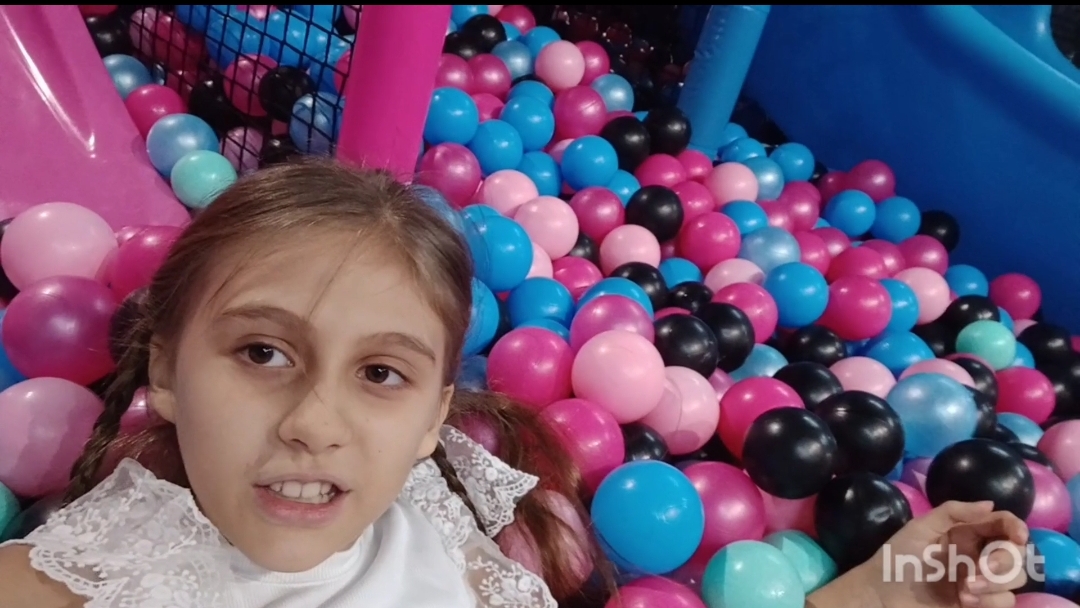 Поездка в игровую комнату (Город детей)