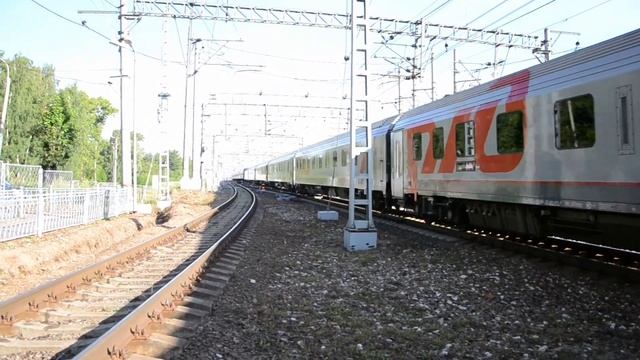 ЧС6-029 с фирменным составом "Экспресс"
