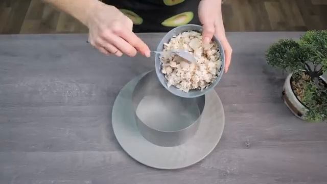 куриный салат с черносливом и чесноком.mp4