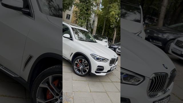BMW X5 и Kia Sportage белые2023антигравийка