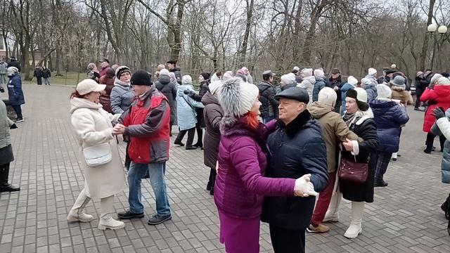 И я под гитару........ 28.12.24 Гомель парк Луначарского 🥰💫