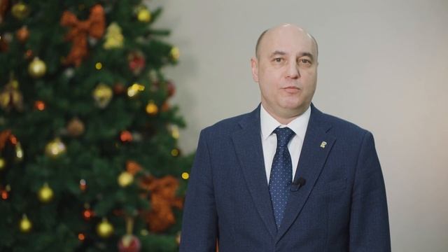 С наступающим Новым годом! Поздравляет глава Мирнинского района Александр Басыров