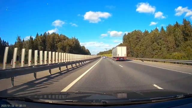 Спортивный самолёт над трассой Холмогоры.
