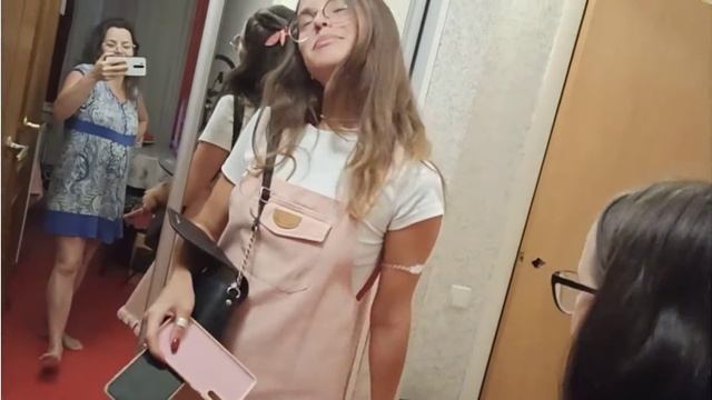 Наталья пришла домой счастливая.